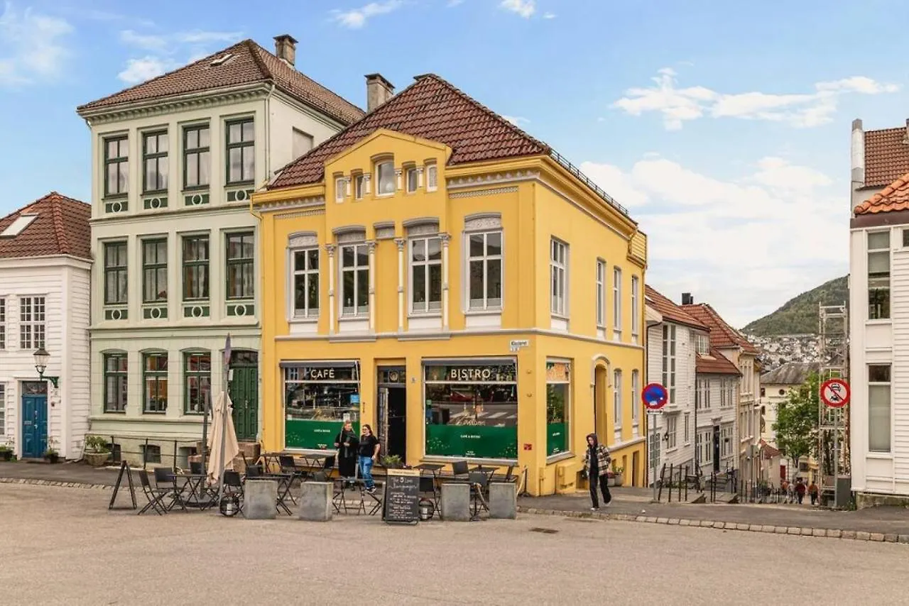 Dinbnb Homes I Cozy Cellar Apartment In Historical Cobblestone Street
