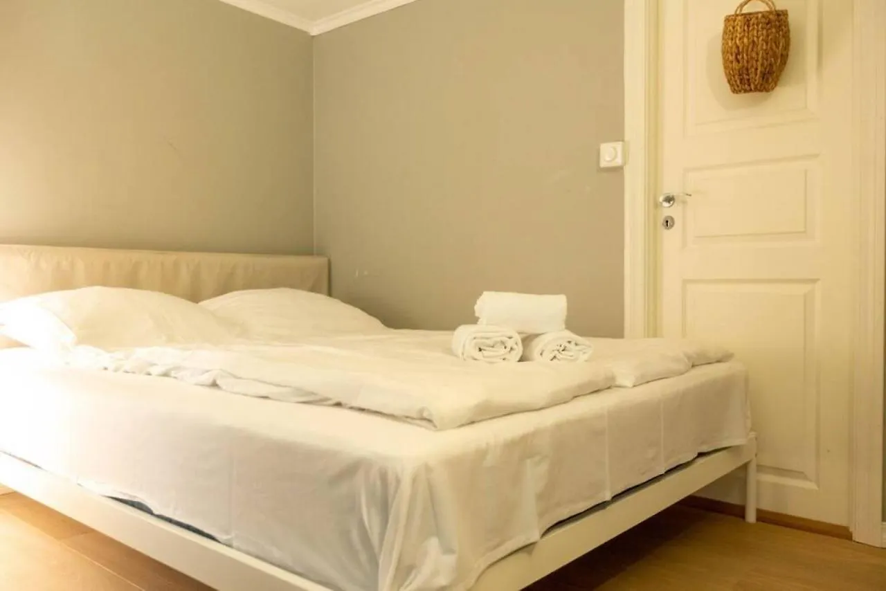 Holiday home Dinbnb Homes I Cozy Cellar Apartment In Historical Cobblestone Street
